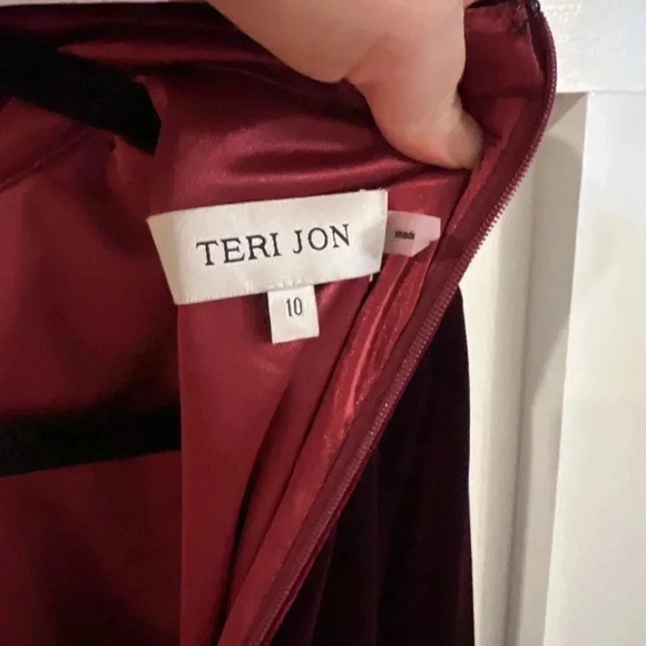 RICKIE FREEMAN FOR TERI JON Mock-Neck Long-Sleeve Stretch Velvet Dress Bead Trim - Picture 6 of 7